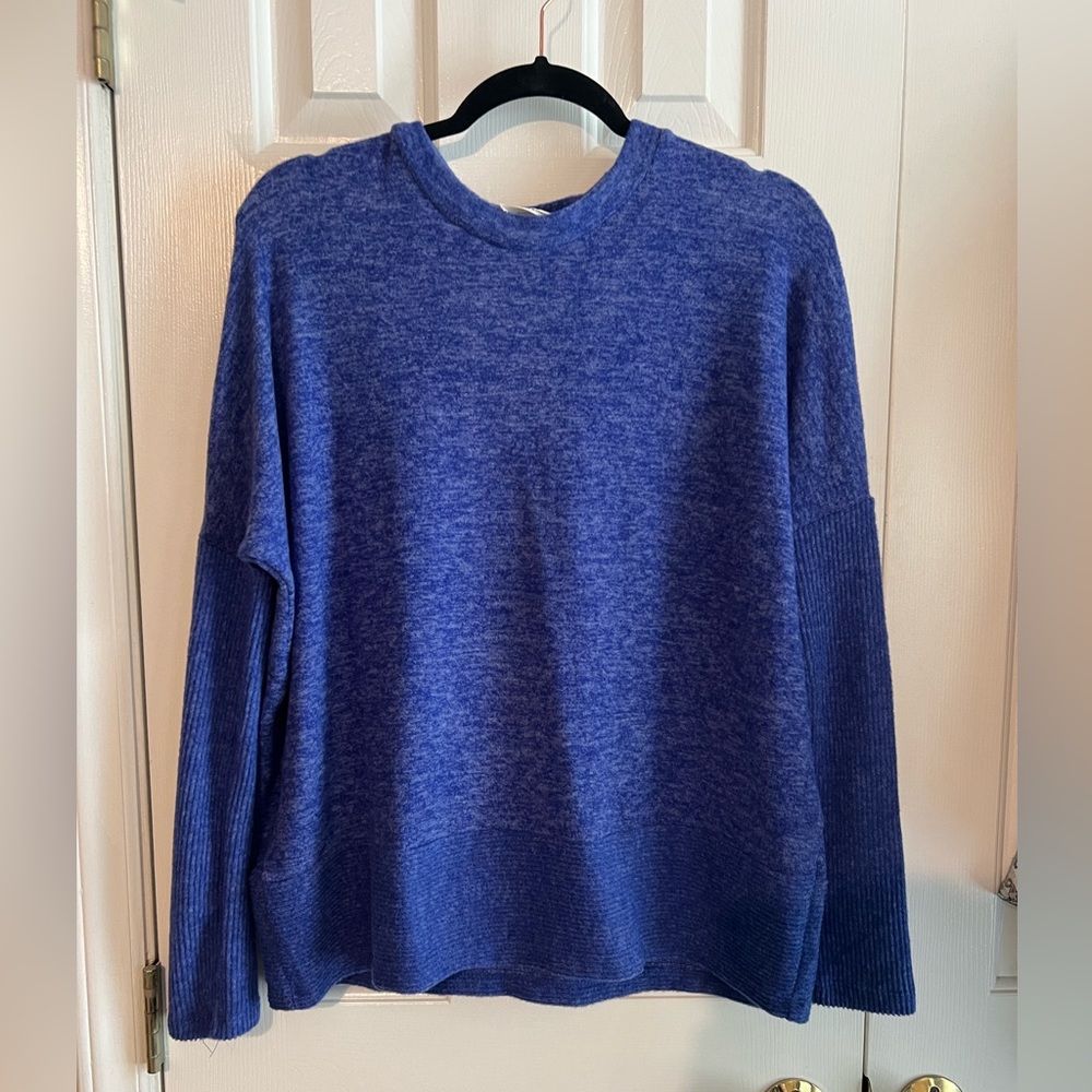 NWOT Zenana blue sweater